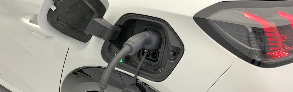 Peugeot e-208 Charging